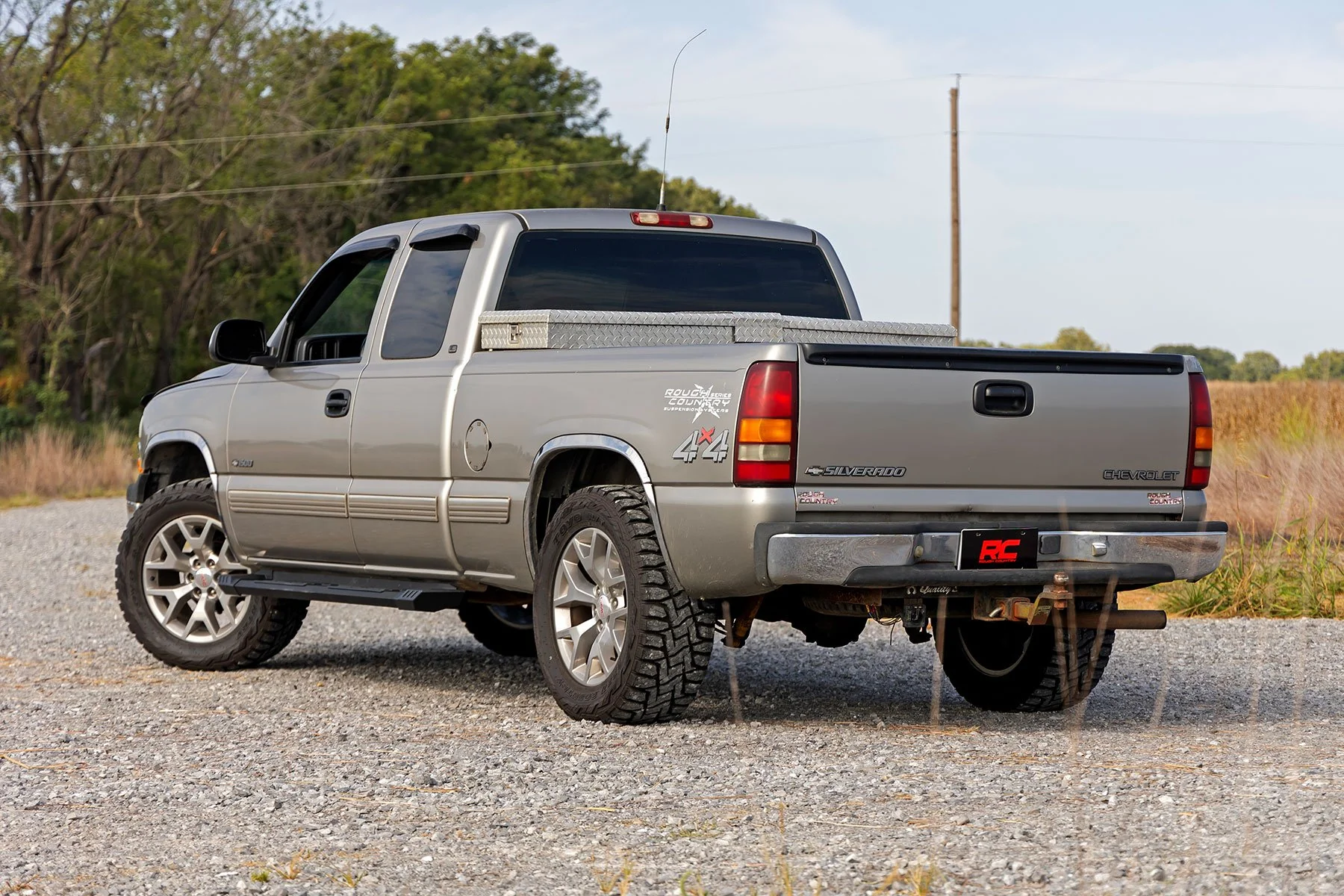 HD2 Running Boards | Ext Cab | Chevy/GMC 1500/2500HD | 1996-2006 | Rough Country | SRB990677A - Image 5