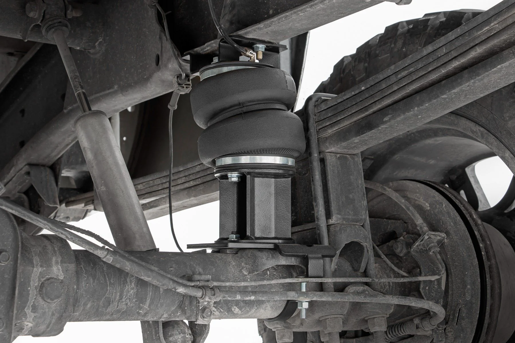 Air Spring Kit w/compressor | 0-6" Lift | Chevrolet Silverado/GMC Sierra 2500HD | 2001-2010 | Rough Country | 10006C - Image 5