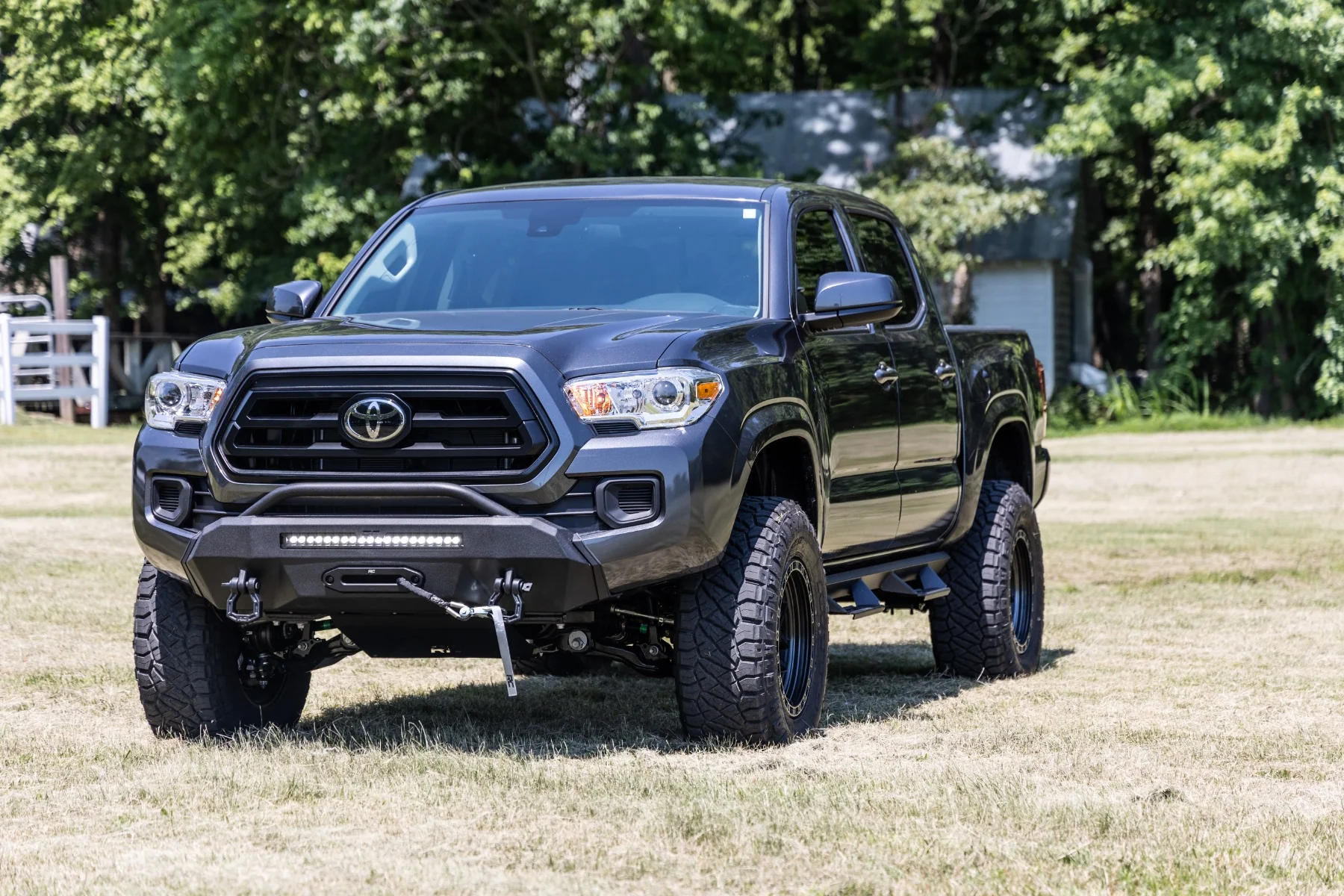 Front Bumper | Hybrid | 20" Blk DRL LED + PRO12000S Winch | Toyota Tacoma 4WD | 2016-2022 | Rough Country | 10727 - Image 4