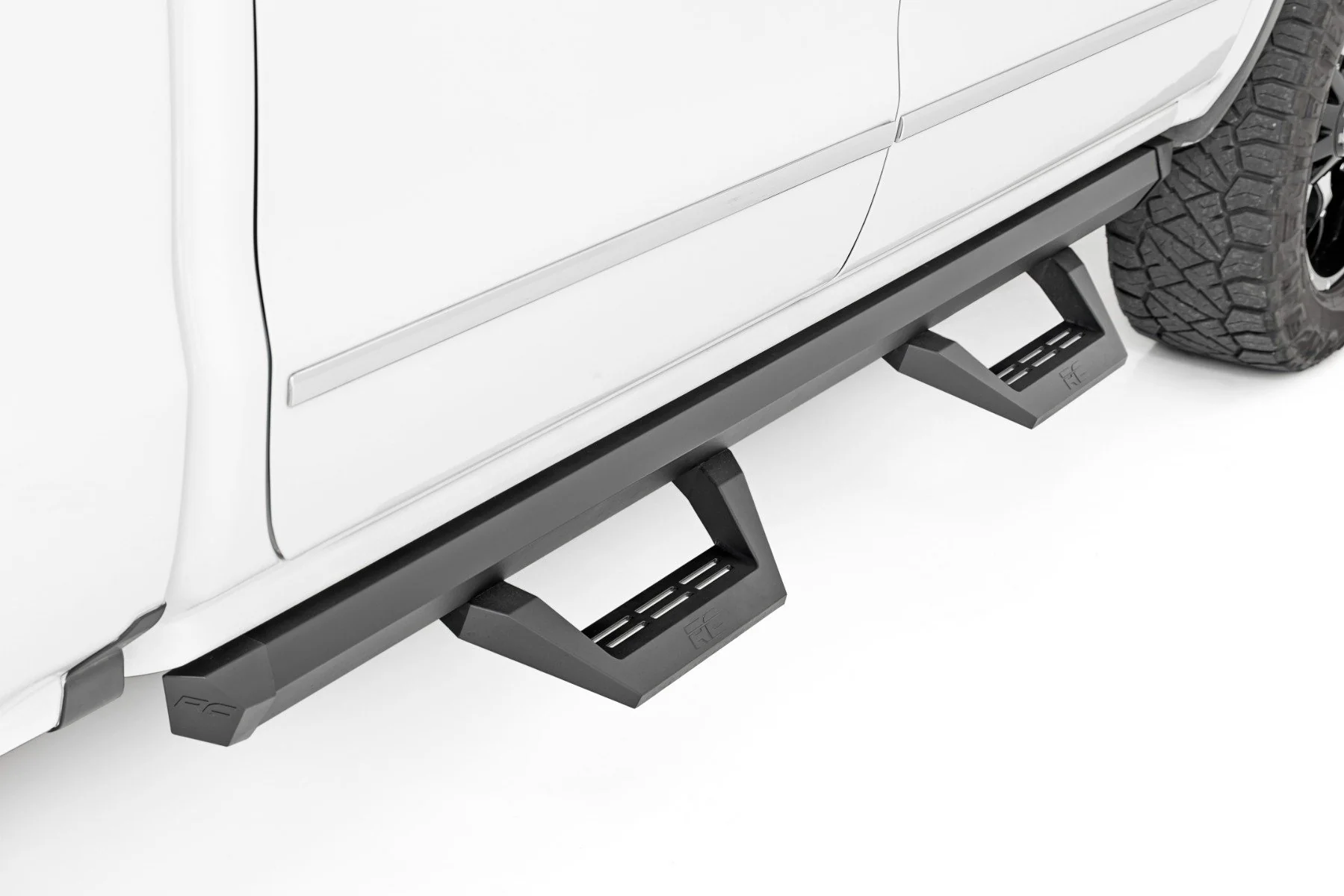 SRX2 Adj Aluminum Step | Crew Cab | Chevrolet Silverado/GMC Sierra 1500/2500HD/3500HD | 2007-2018 | Rough Country | 11009A - Image 3