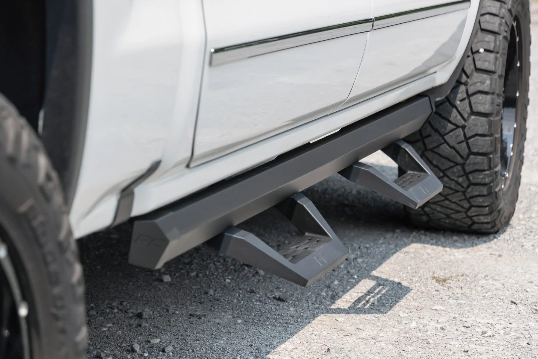 SRX2 Adj Aluminum Step | Crew Cab | Chevrolet Silverado/GMC Sierra 1500/2500HD/3500HD | 2007-2018 | Rough Country | 11009A - Image 6